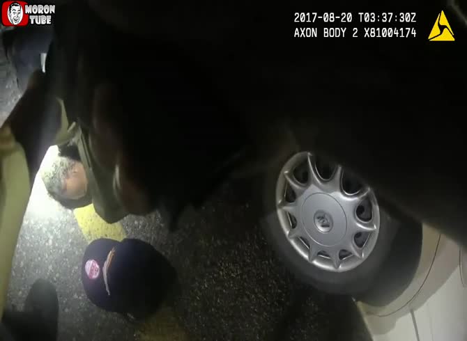 Video :Michigan - After frightening a suspect with an assault weapon, a police officer loses their job